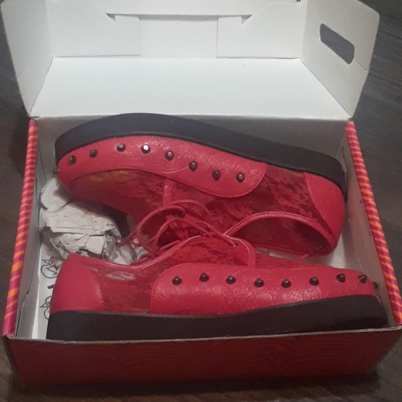 ❤HOST PICK ❤crimson leather "love lace" creepers - Picture 4 of 6